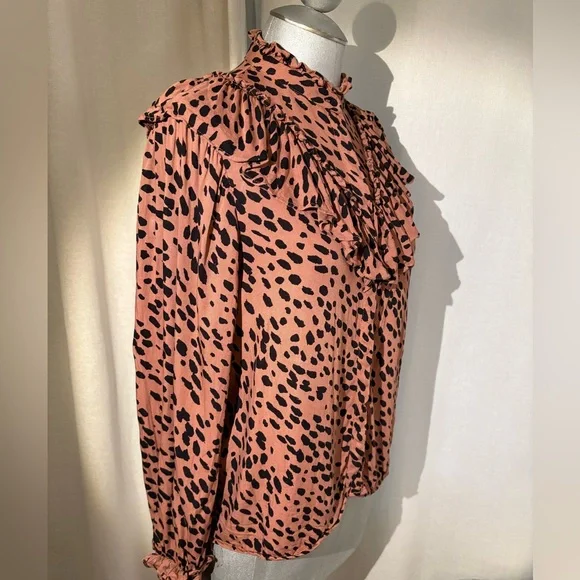 ZARA Animal Print Ruffle Blouse Blush Long Sleeve Button-Up Sz Small - Picture 3 of 13